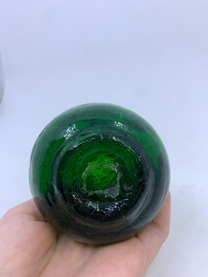 DK GREEN RUFFLE TOP GLASS VASE.