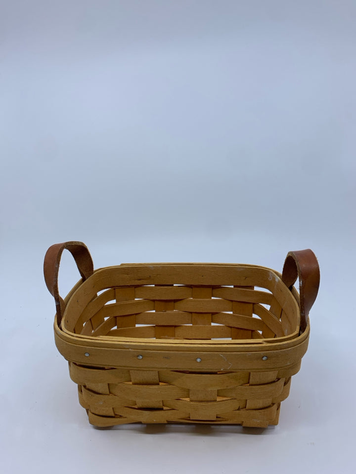 2000 RECTANGLE LONGABERGER BASKET W LEATHER HANDLES.