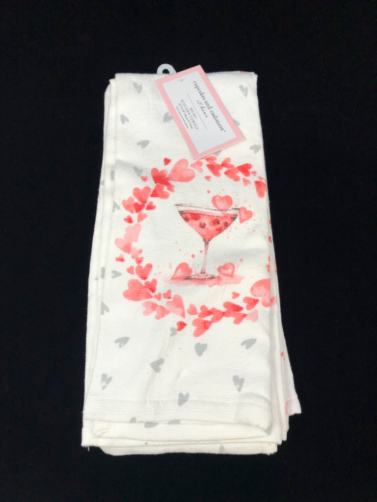 3 NWT CUPCAKES AND CASHMERE KITCHEN TOWELS.