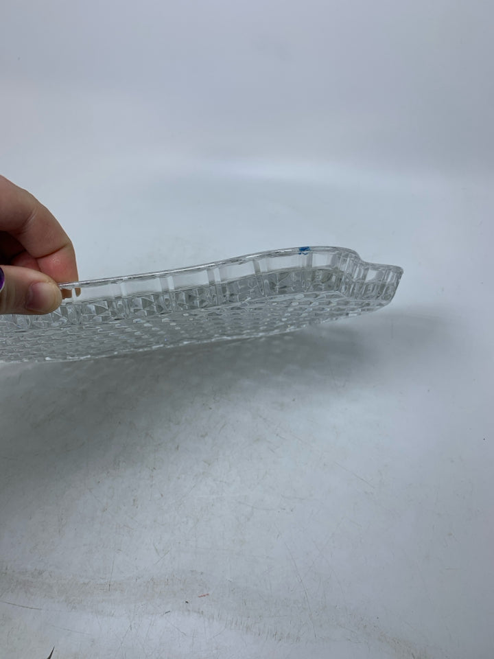 HEAVY GLASS DIAMOND PATTERN TRAY.