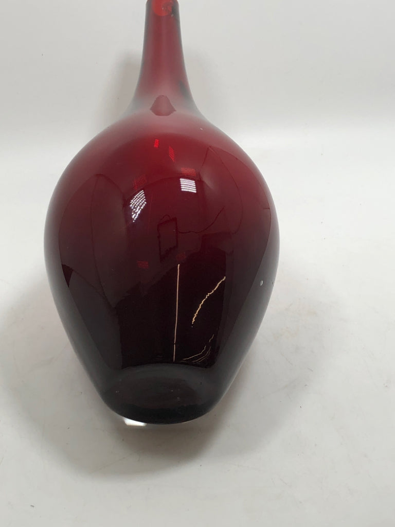 NARROW-NECK RED GLASS VASE.