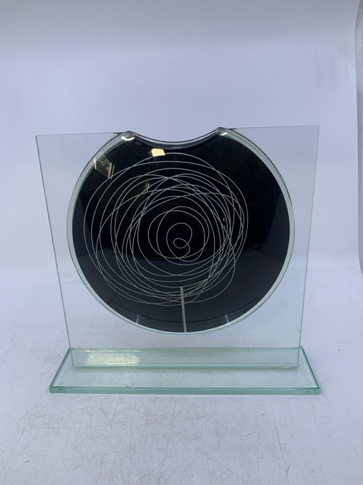 BROWN/ WHITE STANDING GLASS VASE.