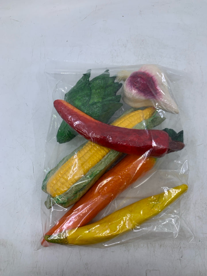 PAPER MECHA ASSORTED BAG OF FRUIT.