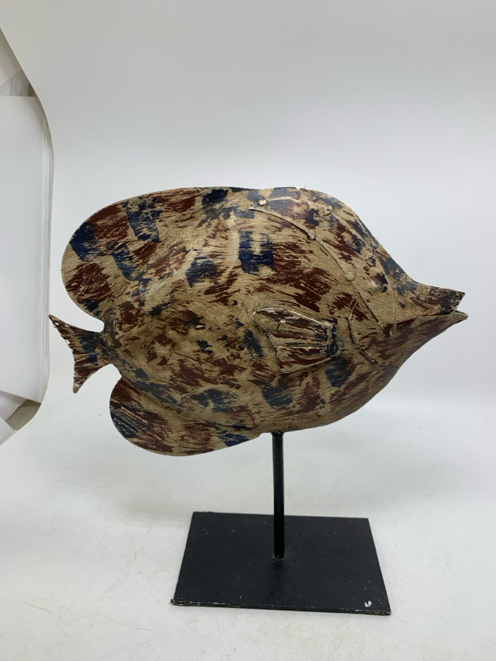 MULTI COLORED LARGE FISH ON HEAVY METAL STAND DECOR.