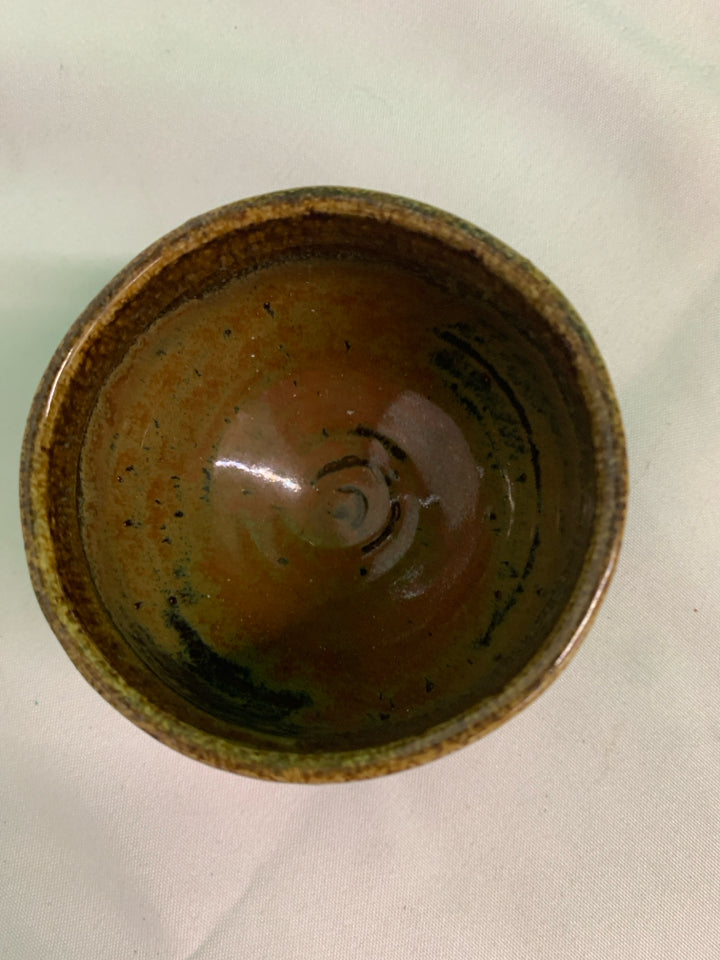SMALL BROWN POTTERY BOWL.