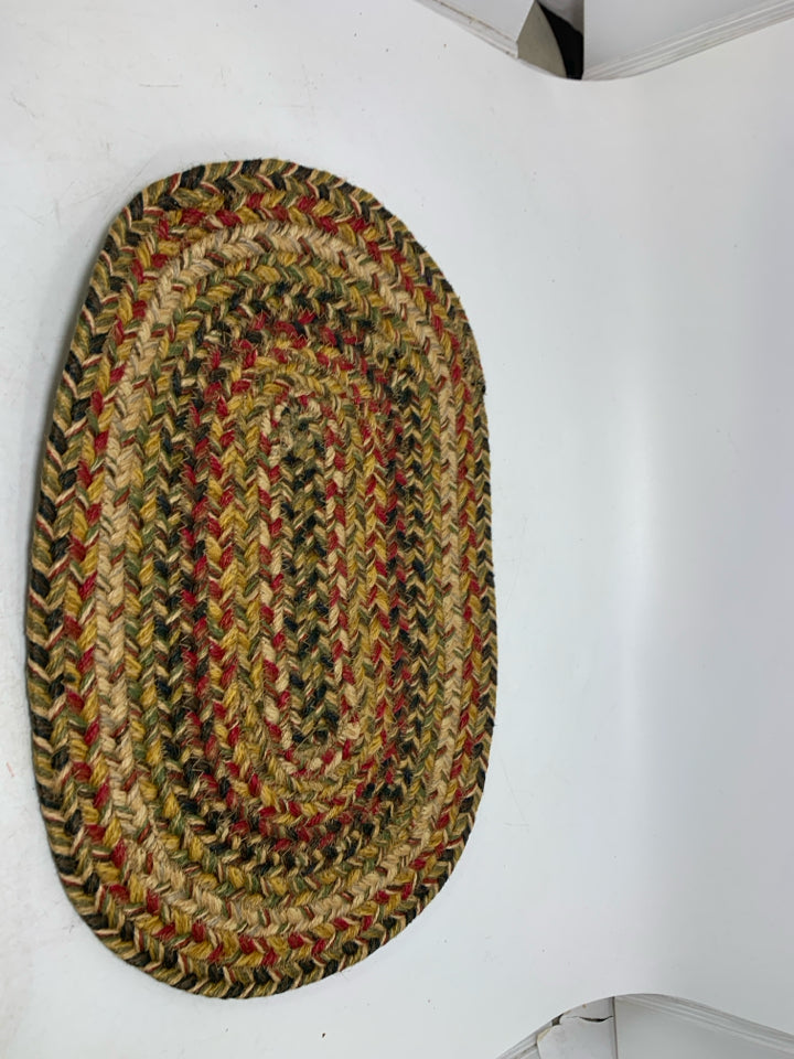 OVAL BRAIDED PLACEMAT/CENTERPIECE.