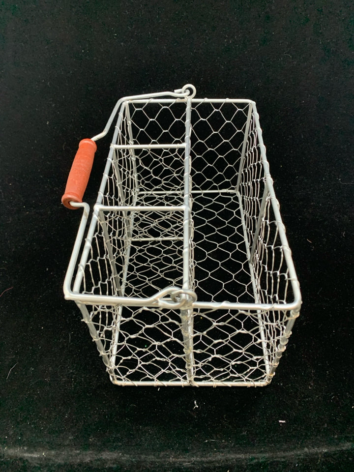 4 SECTION WIRE BASKET W/WOOD HANDLE.