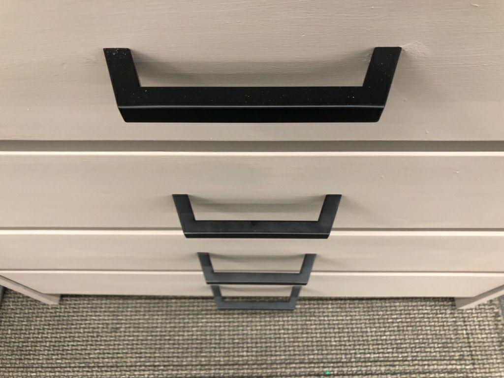 4-DRAWER BEIGE DRESSER.