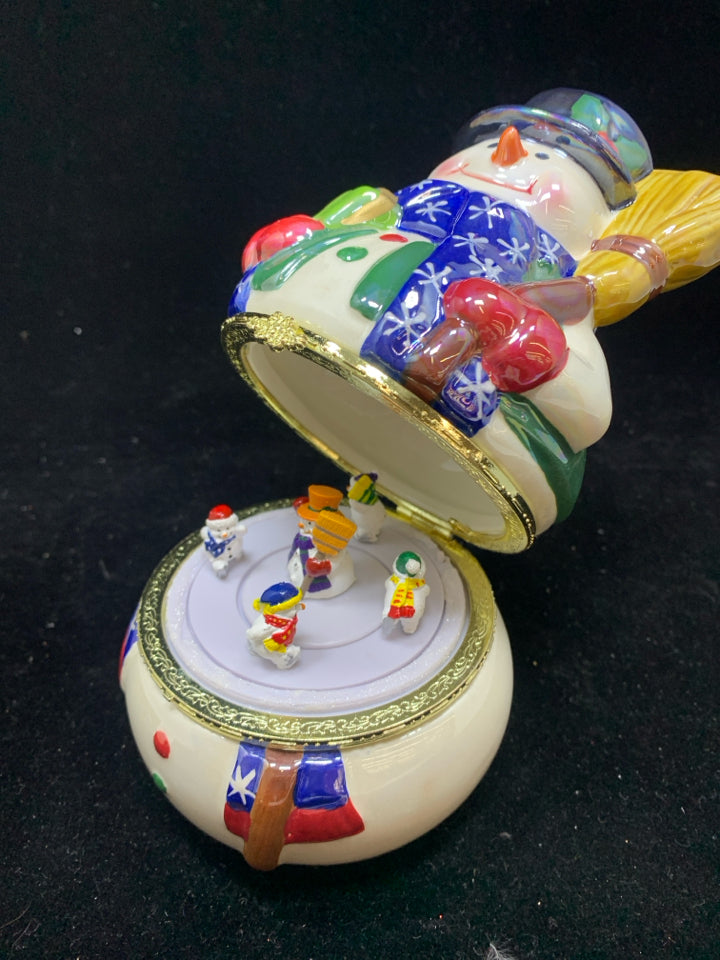 SKATING SNOWMAN MUSIC BOX.