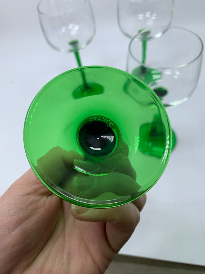 4 GREEN STEM WINE GLASSES.
