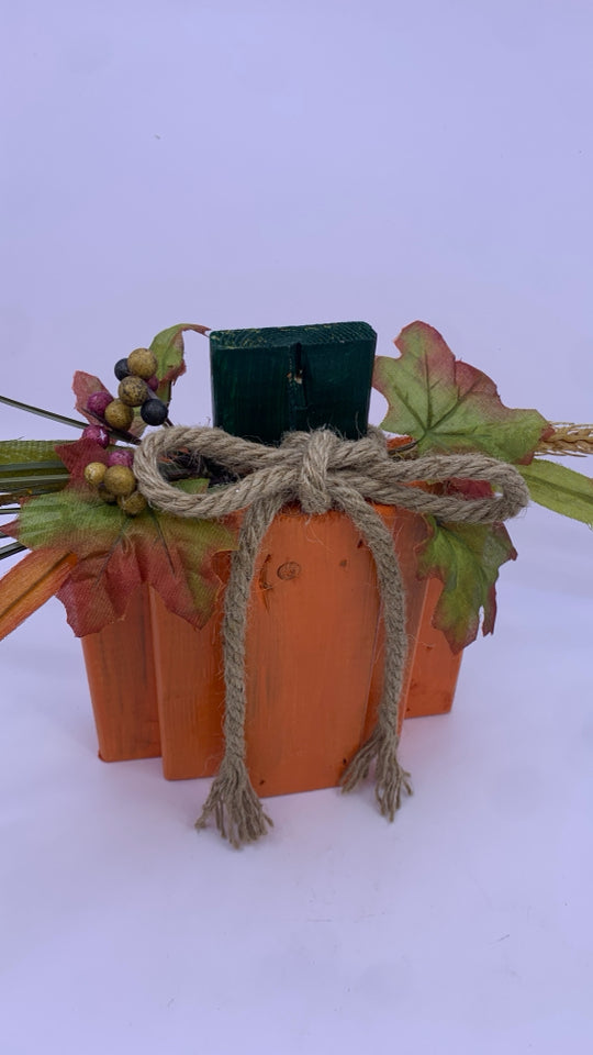PUMPKIN SHAPED RECLAIMED WOOD W/LEAVES AND TWINE .