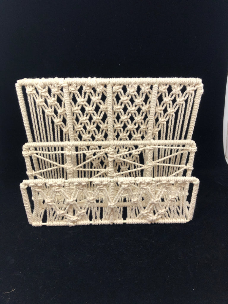 WHITE MACRAME 2 SLOT MAIL FILE.
