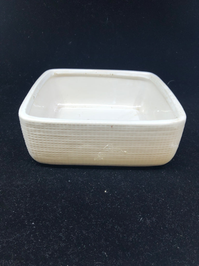WHITE SQUARE CERAMIC PLANTER.