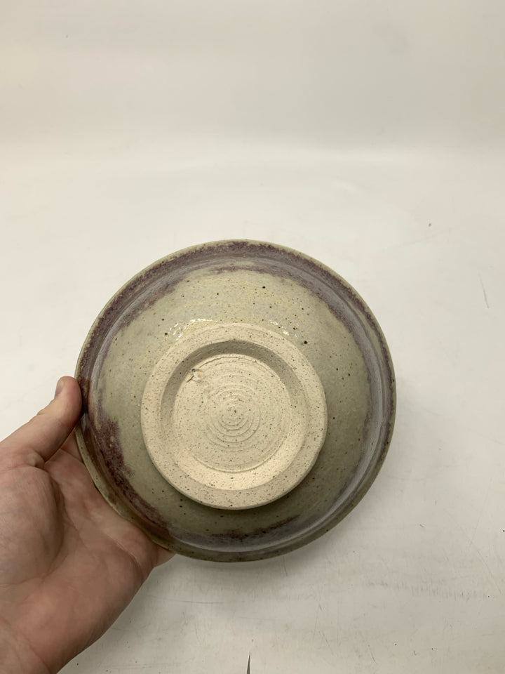 FOOTED TAN/FADED RED PATTERNED POTTERY BOWL.