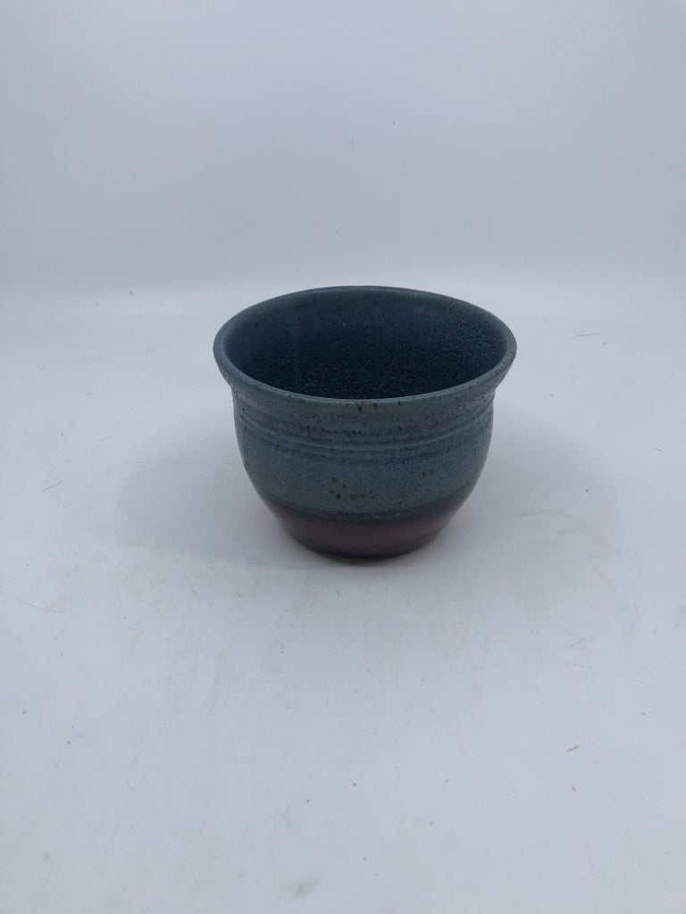 SMALL BLUE AND RED POTTERY PLANTER.