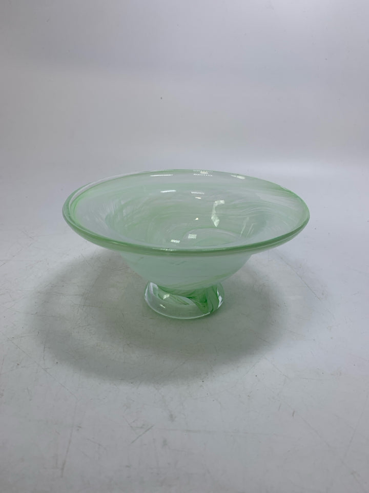 GREEN GLASS SWIRL DESIGN FOOTED SMALL BOWL.