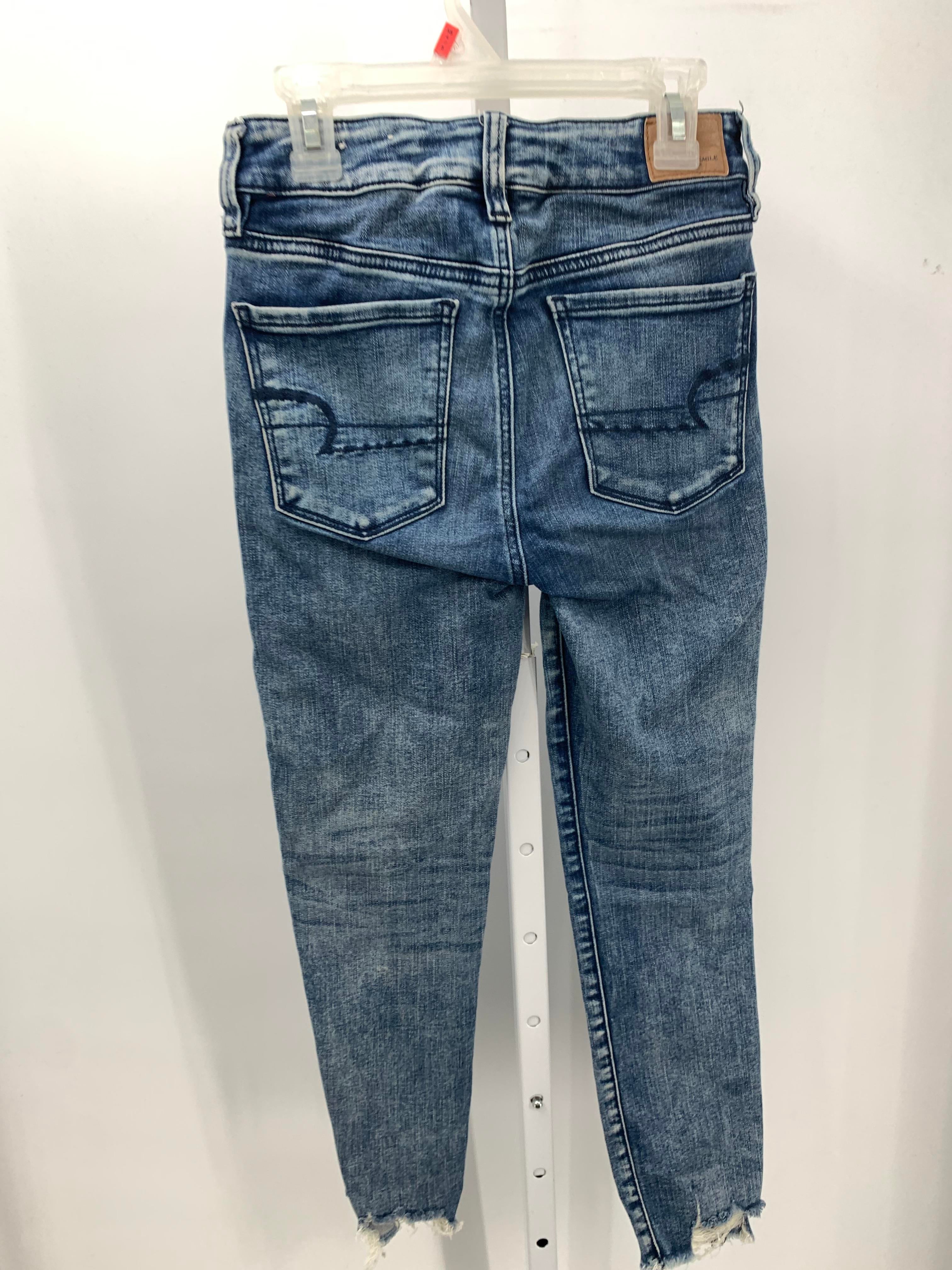 American Eagle Size 2 Short Juniors Cropped