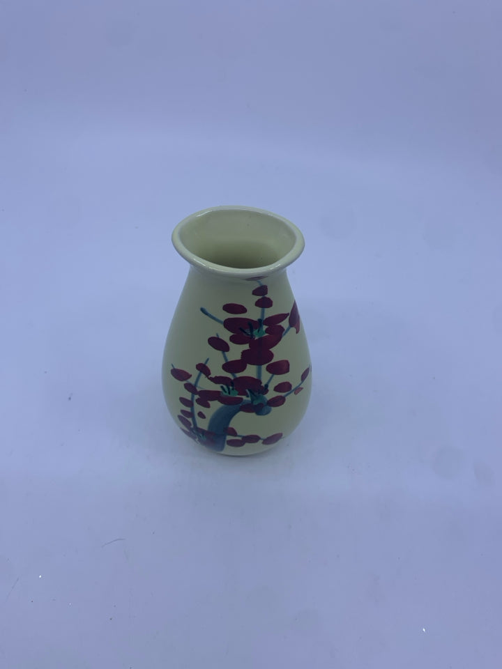 RED FLORAL WIDE BASE VASE.