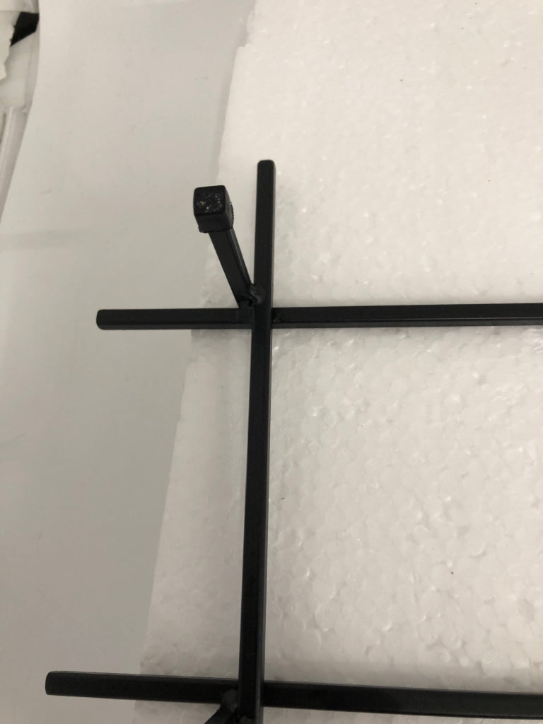 2PC GLASS SERVER IN BLACK METAL STAND.