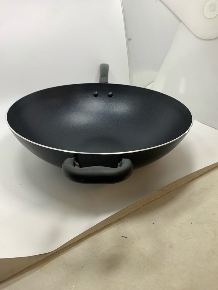 WOK PAN.