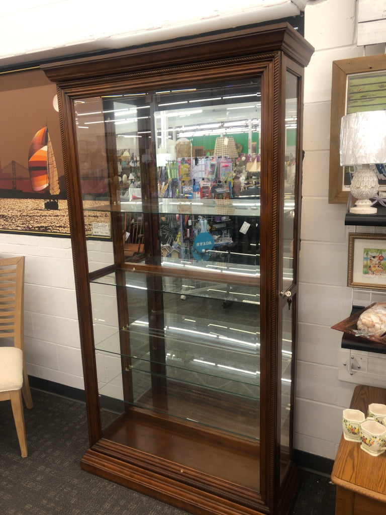DK WOOD SLIDING DOOR CURIO CABINET W/LIGHT 4 SHELVES AND KEY LOCK *MINOR WEAR.