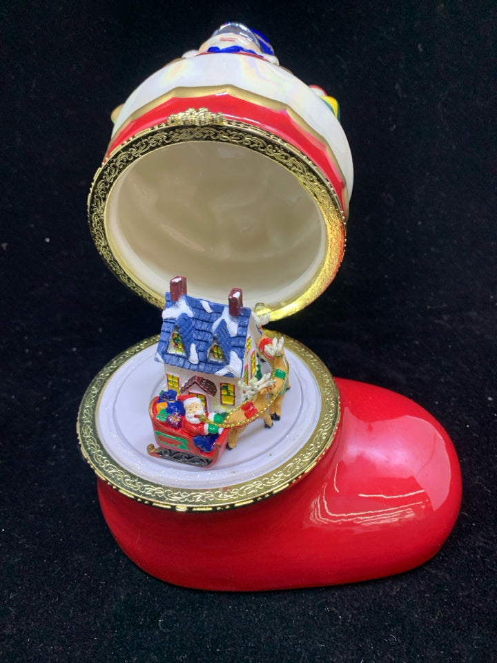 STOCKING MUSIC BOX W/MOVING SANTA.