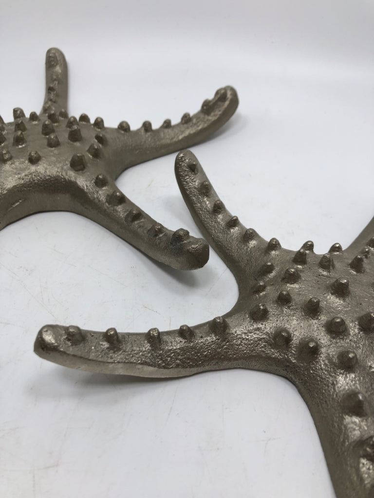 2 METAL STARFISH DECOR.