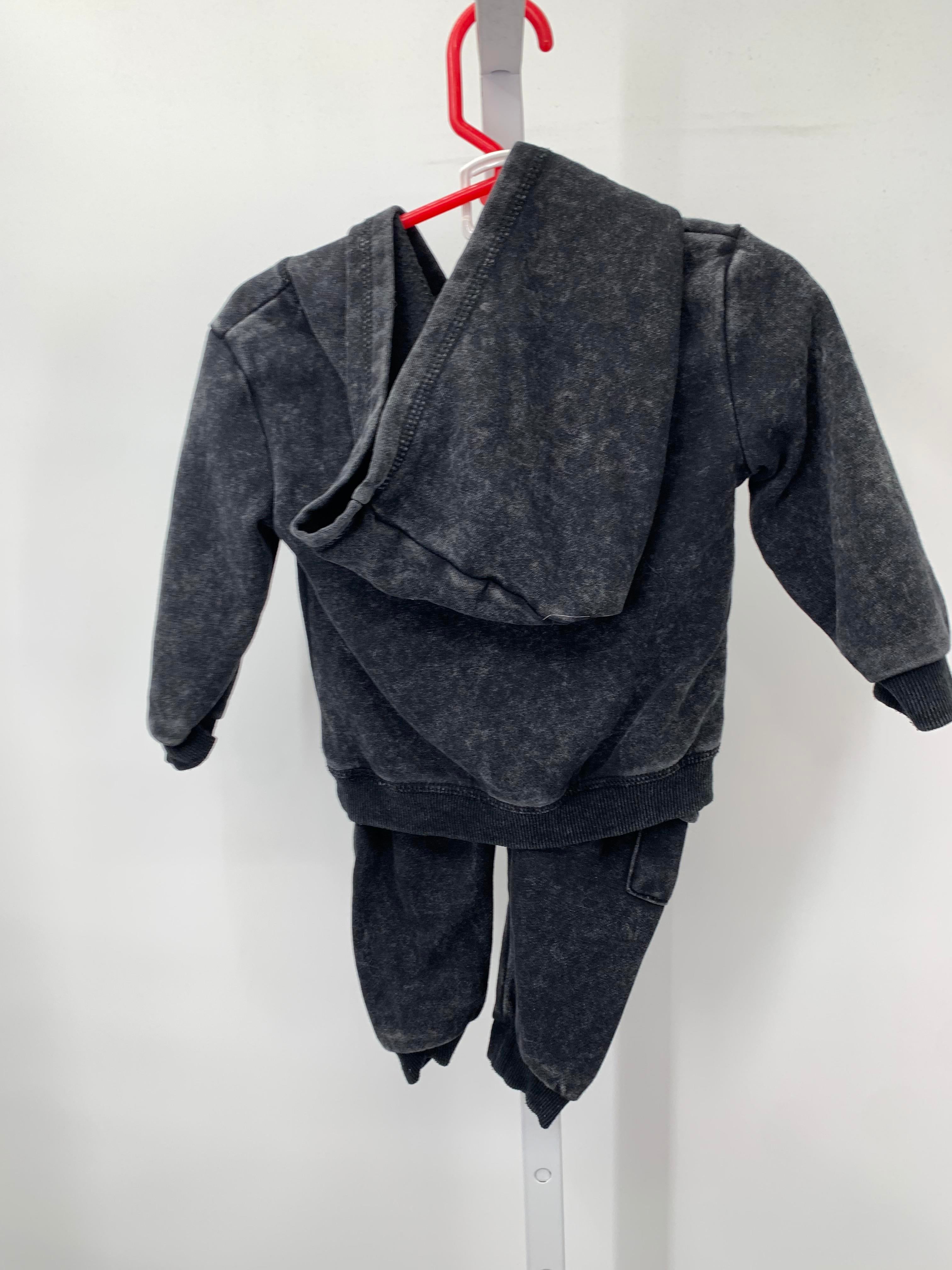 HOODED SHIRT AND PANTS.