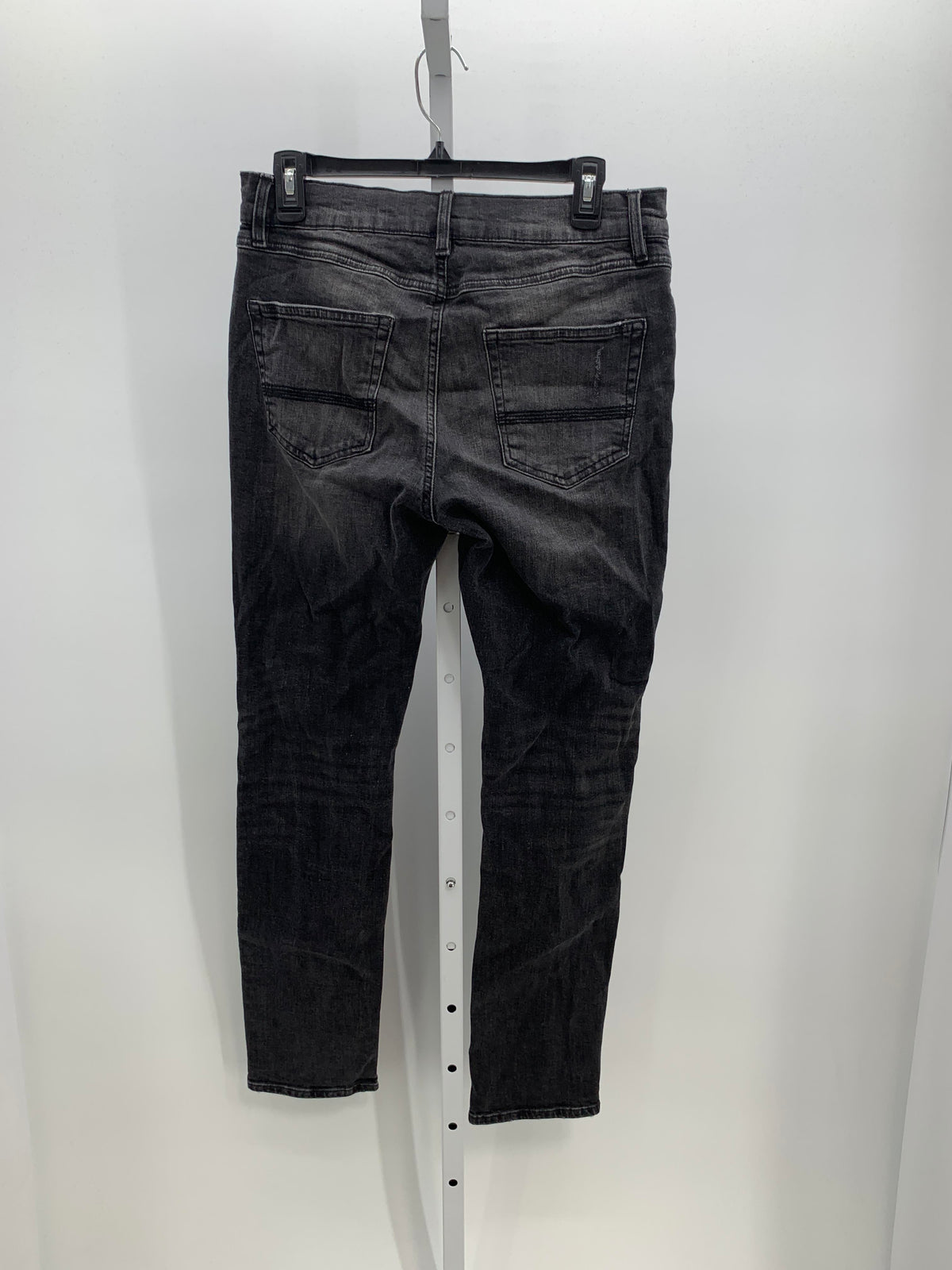 DISTRESSED JEANS.