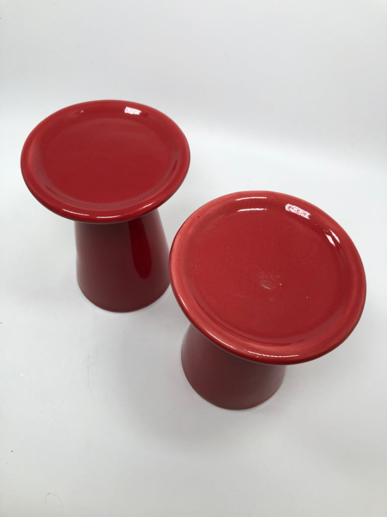 2 RED CERAMIC CANDLE HOLDERS.