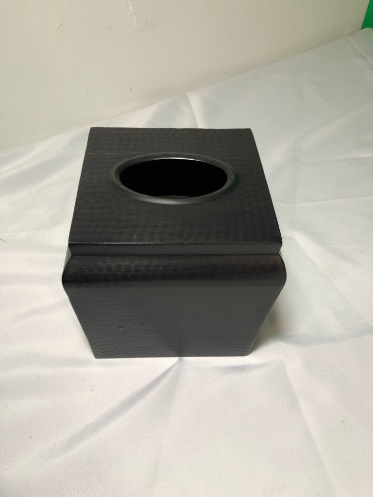 BLACK METAL TISSUE BOX COVER.