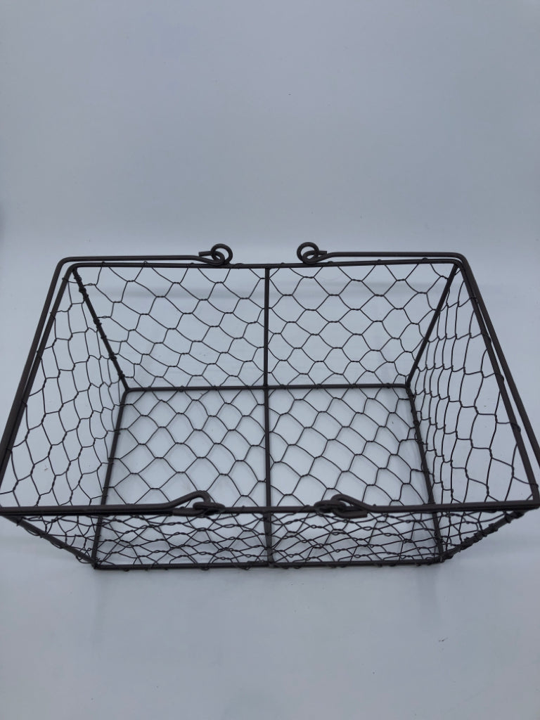 BROWN CHICKEN WIRE BASKET W HANDLES.