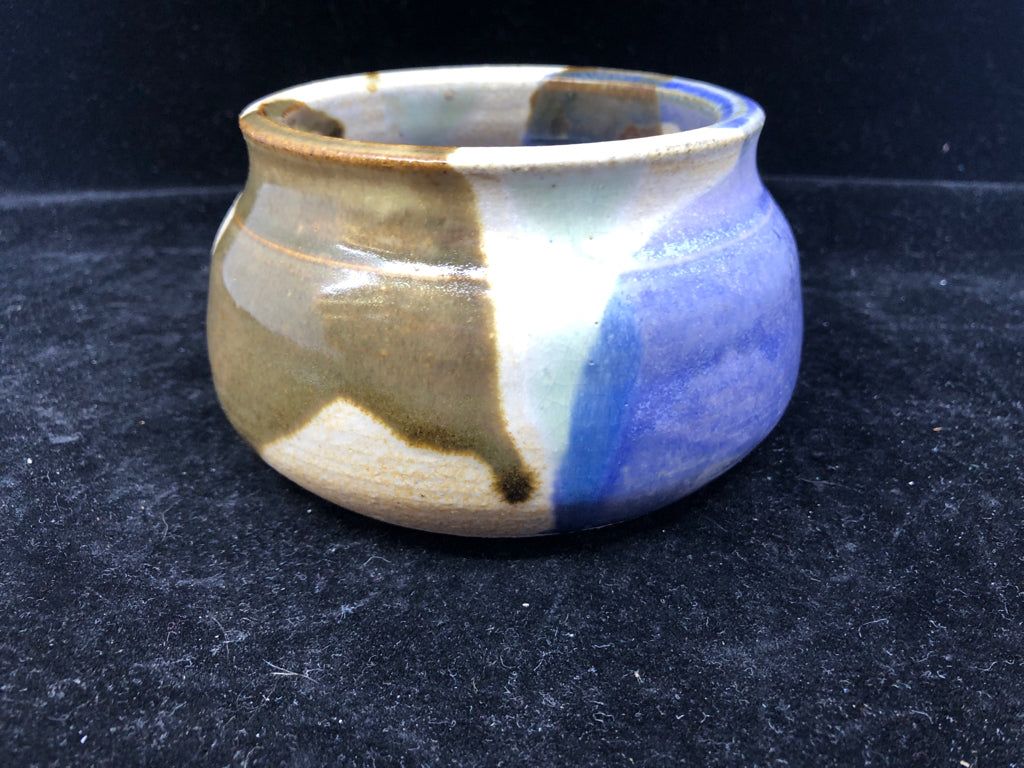 CREAM AND BLUE POTTERY BOWL.