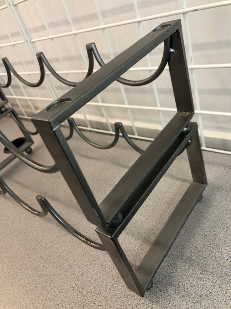 2-LAYER GRAY WINE HOLDER.