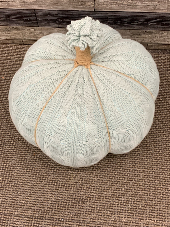 LARGE TEAL KNIT PUMPKIN.