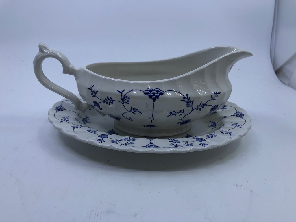 2 PC VTG GRAVY BOAT DRIP PLATE WHITE W/ BLUE FLOWERS SALEM CHINA.