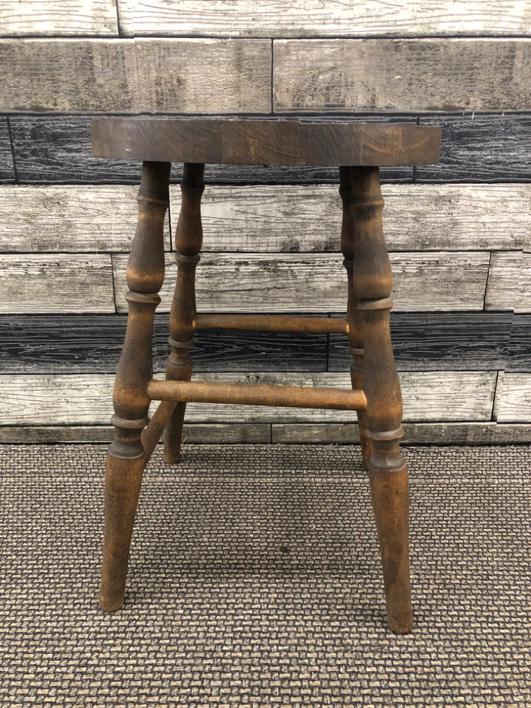 SMALL DARK WOOD STOOL.