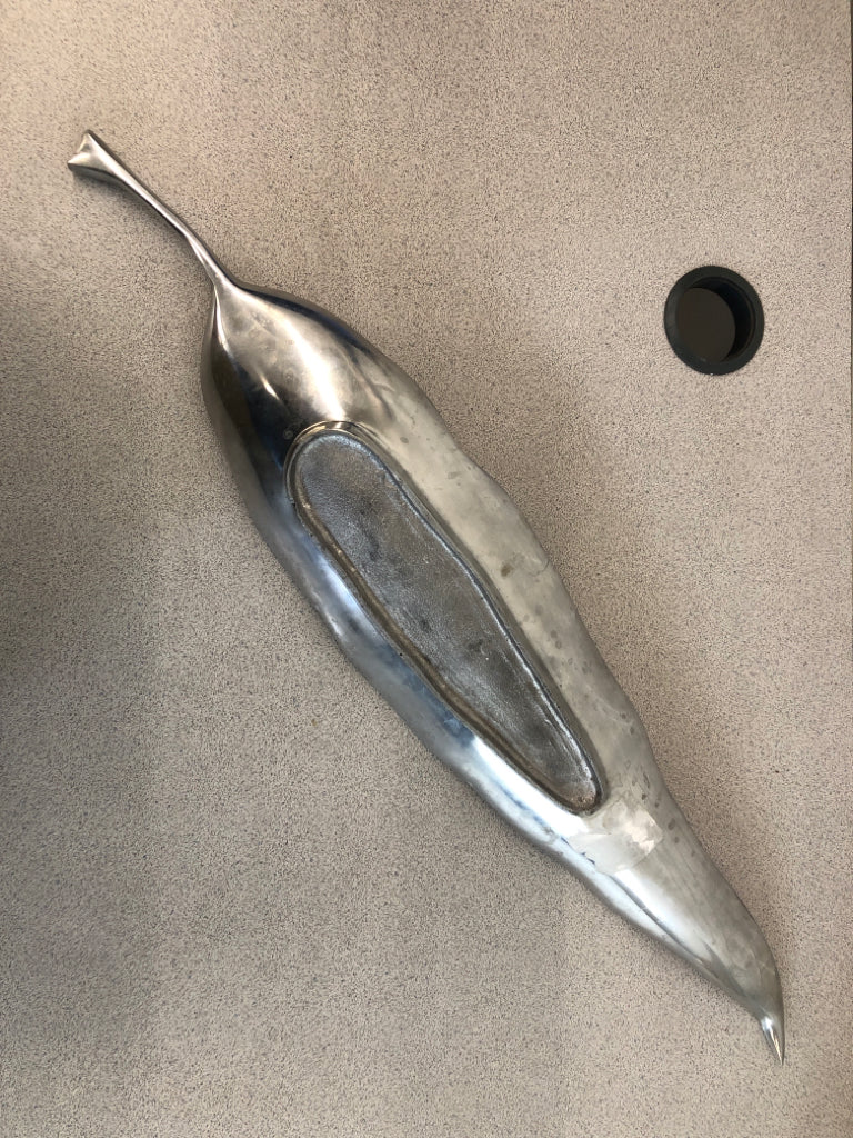 SILVER METAL LEAF TRAY.