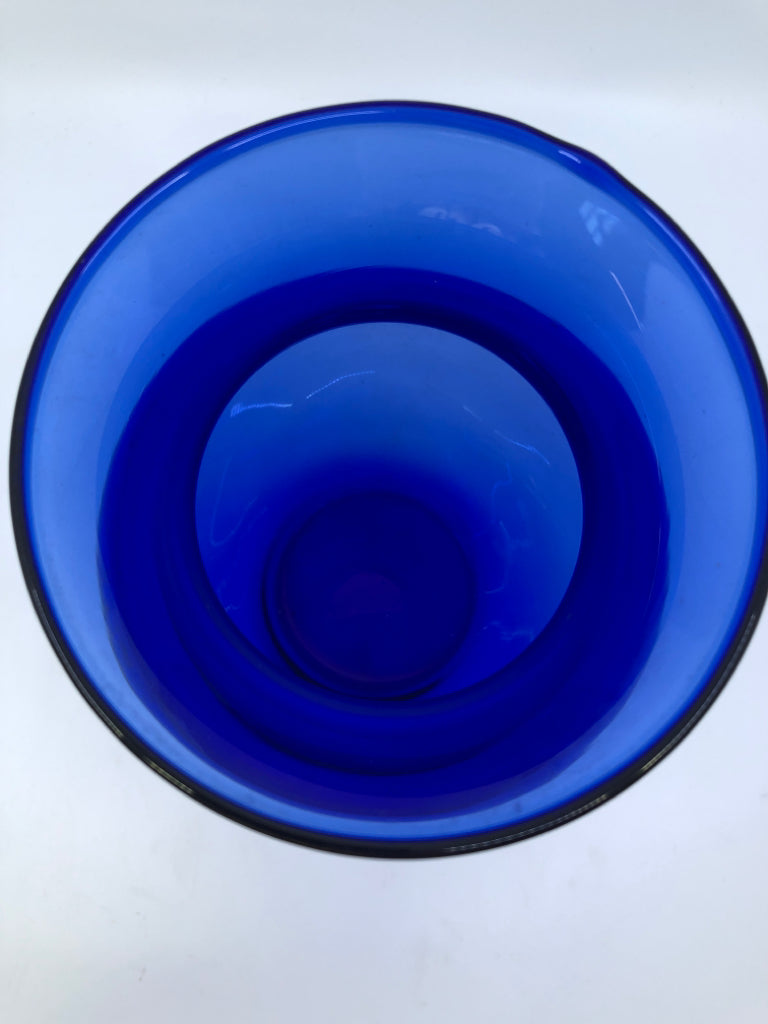 MEDIUM COBALT BLUE VASE.