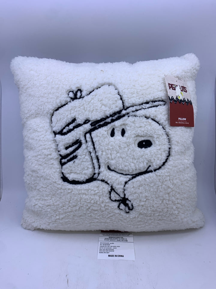 NWT SNOOPY FLANNEL PILLOW.