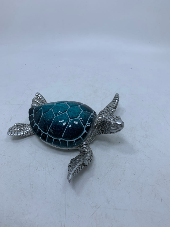SILVER RESIN SEA TURTLE W/ LIFT UP BLUE SHELL.