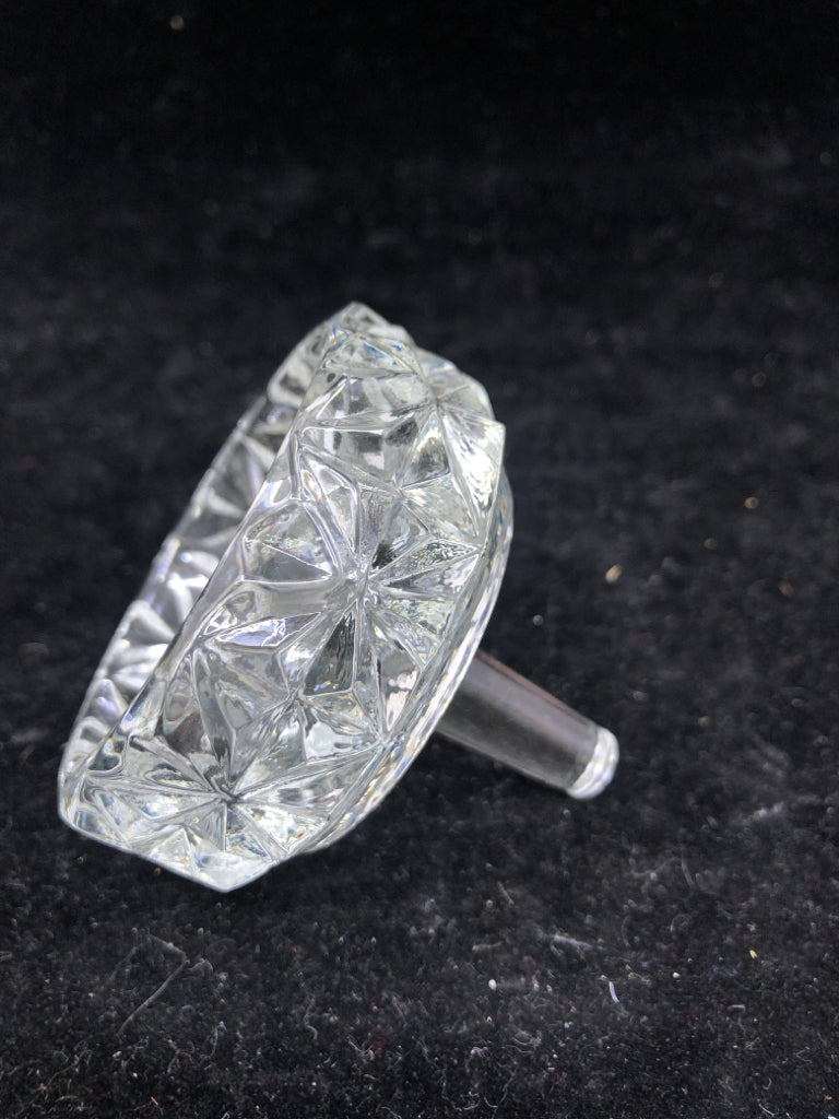 CRYSTAL RING HOLDER.
