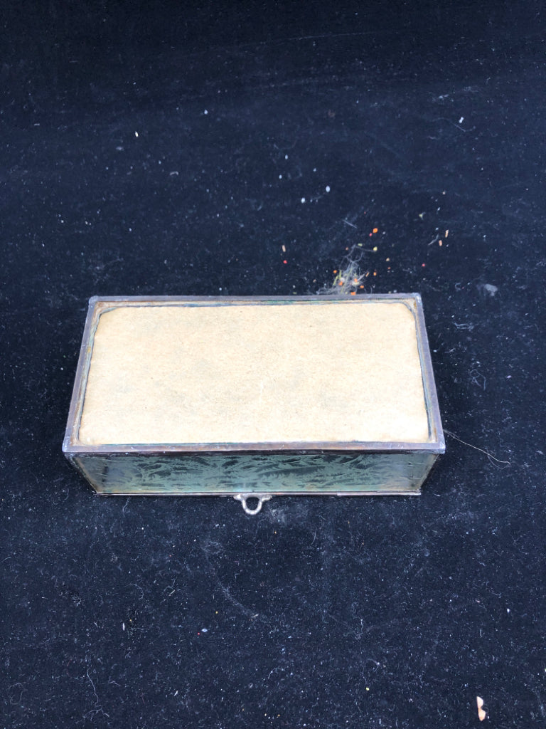 SMALL FROSTED GLASS TRINKET BOX.