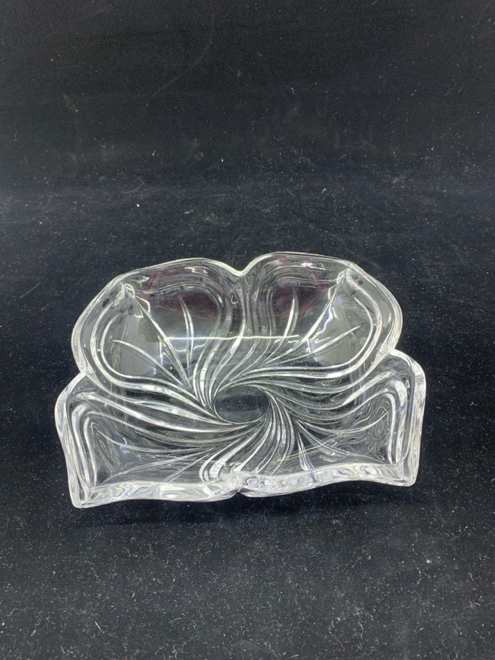 SWIRL FLOWER GLASS DISH.