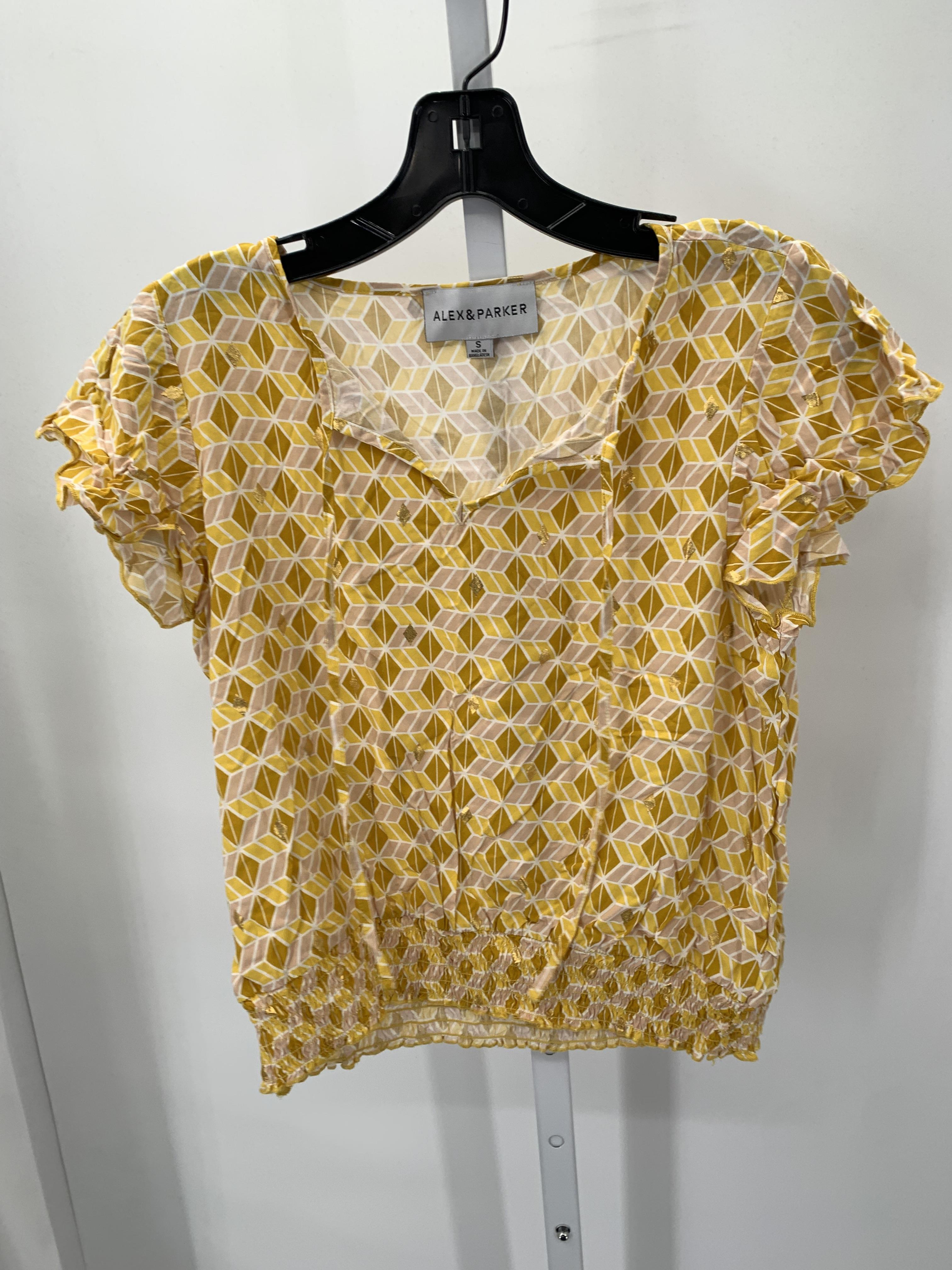 Size Small Juniors Short Sleeve Shirt