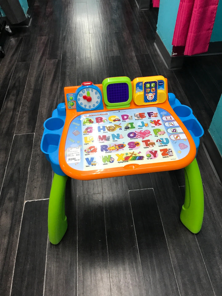Touch & Learn Activity Desk *missing chair*