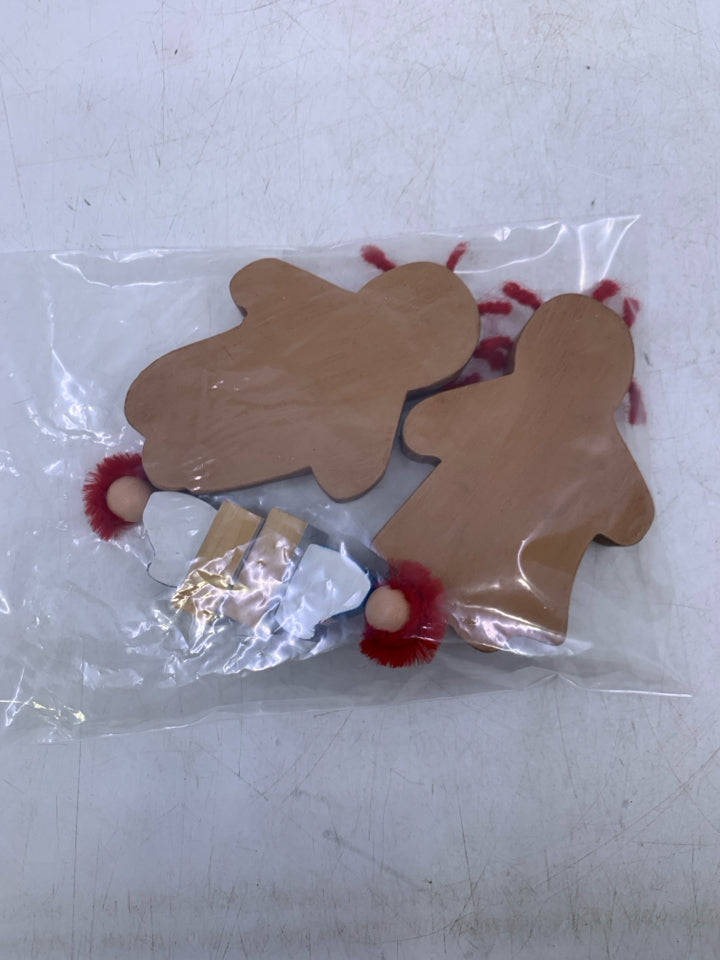 4 WOOD ANNIE & ANDY RAGGITY ANN FIGURES IN BAG.