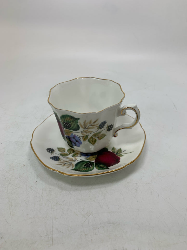 BERRIES/GRAPES TEA CUP.