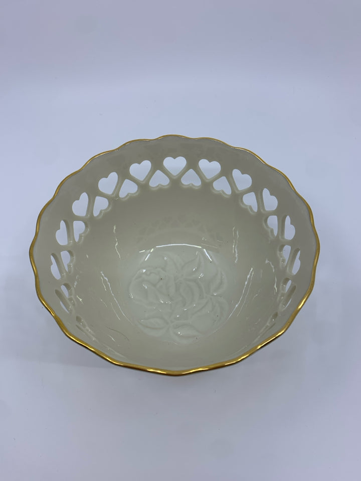 LENOX LACE HEART EDGE BOWL.