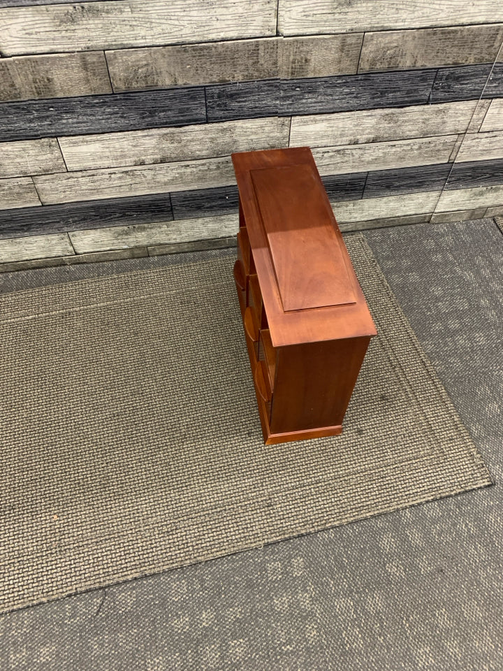 OAK CUBE DESK ORGANIZER.